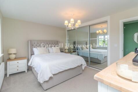 Bedroom 1 image 2