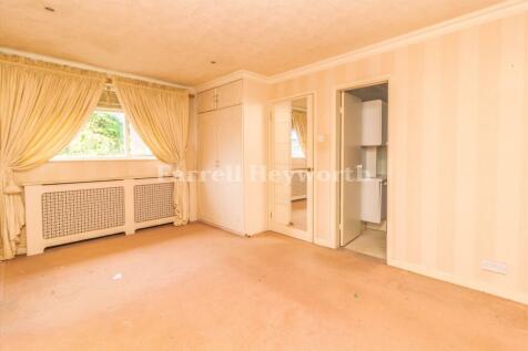 Bedroom 1 image 2