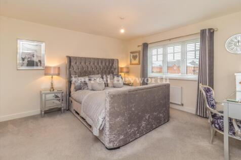 Bedroom 1 image 2