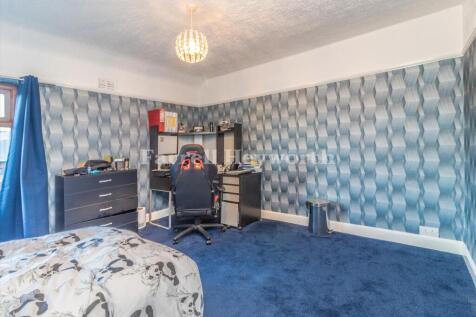 Bedroom 1 image 2