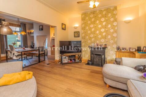 Lounge image 2