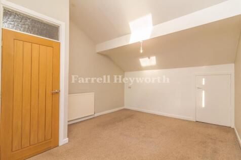 Bedroom 1 image 2