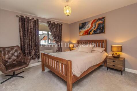 Bedroom 1 image 2