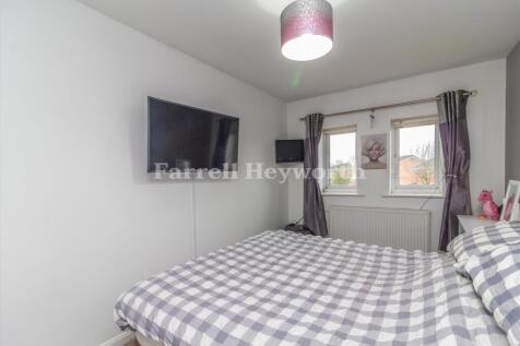 Bedroom 1 image 2