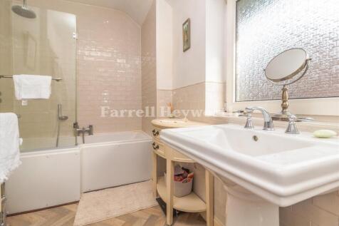 Bathroom image 2
