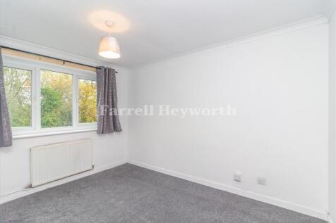 Bedroom 1 image 2