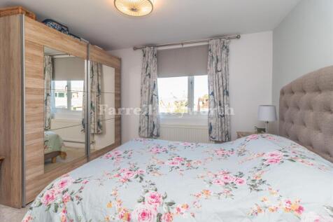Bedroom 1 image 2