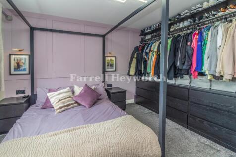 Bedroom 1 image 3