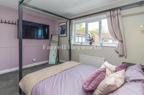 Bedroom 1 image 2
