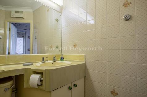 BATHROOM 2