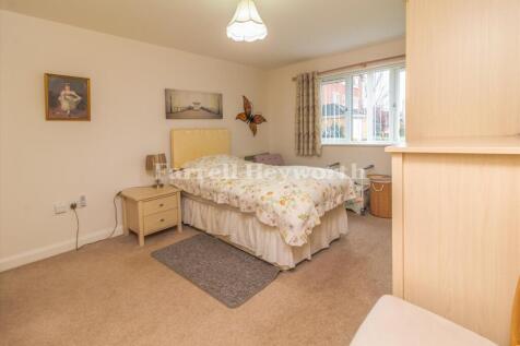 Bedroom 1 image 2