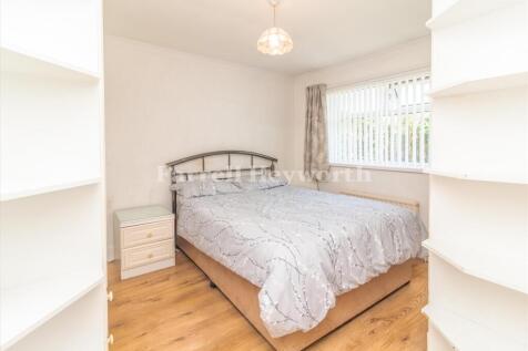 Bedroom 2 image 2