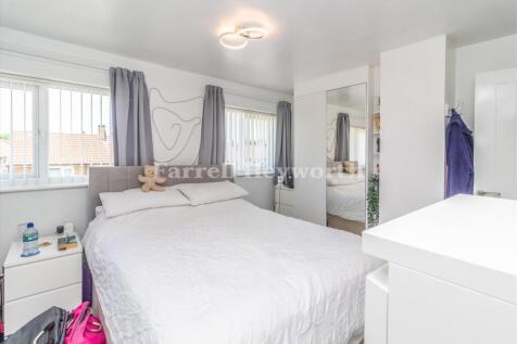 Bedroom 1 image 2
