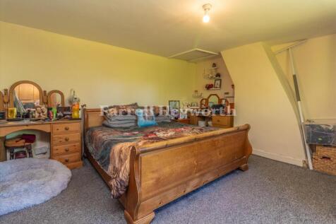 Bedroom 1 image 2