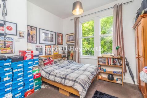 Bedroom 1 image 2