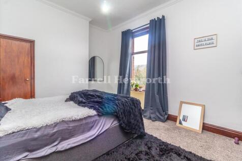 Bedroom 1 image 2