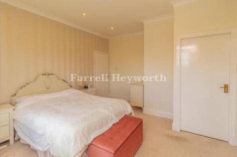 Bedroom 1 image 2