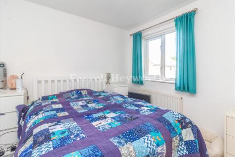 Bedroom 1 image 2