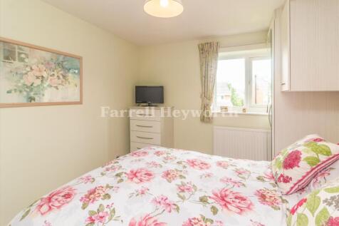 Bedroom 1 image 2