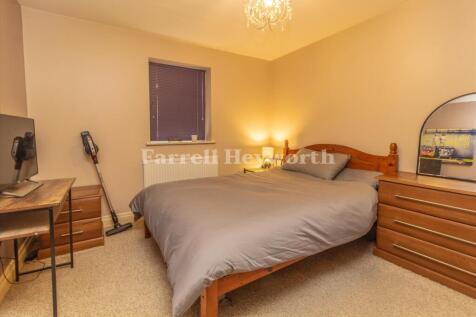 Bedroom 1 image 2