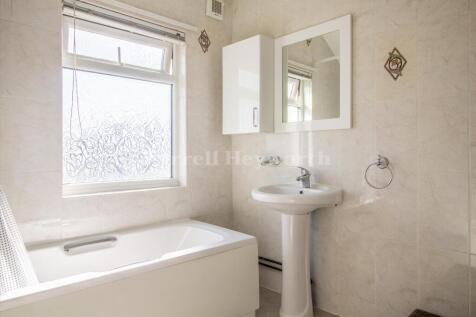 BATHROOM 3