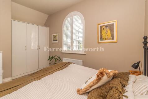 Bedroom 1 image 2