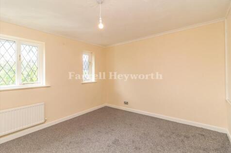 Bedroom 1 image 2