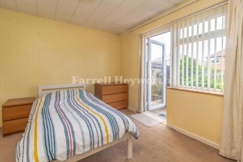 Bedroom 1 image 2