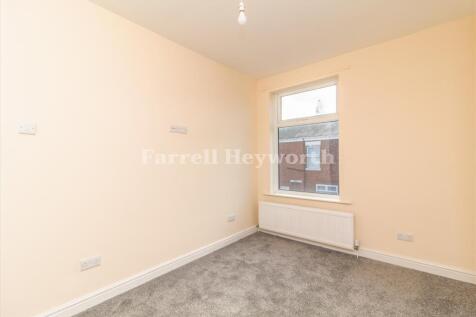 Bedroom 1 image 2