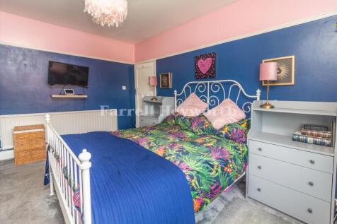 Bedroom 1 image 2
