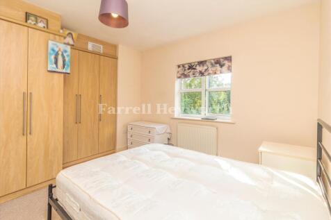 Bedroom 1 image 2