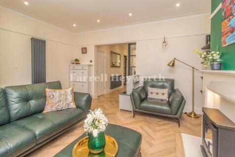 Lounge image 3