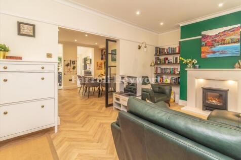 Lounge image 2