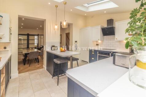 Kitchen image 3