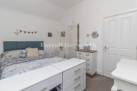 Bedroom 1 image 2