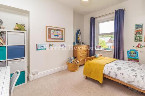 Bedroom 2 image 2