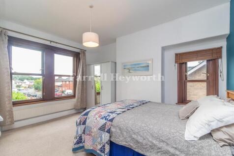 Bedroom 1 image 2
