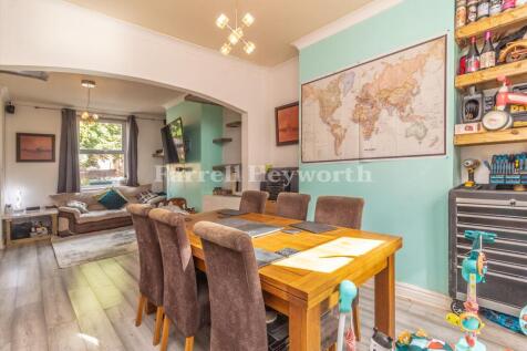 Lounge Diner image 3