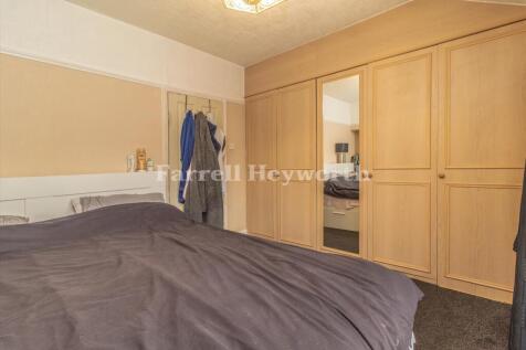 Bedroom 1 image 2