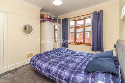 Bedroom 1 image 2