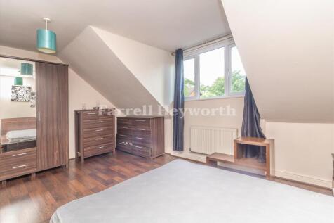 Bedroom 1 image 3
