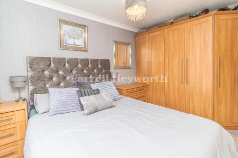 Bedroom 1 image 2