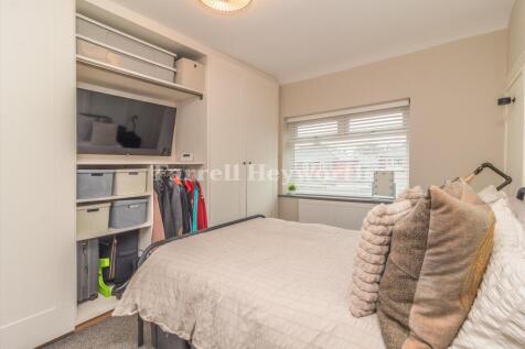Bedroom 1 image 2