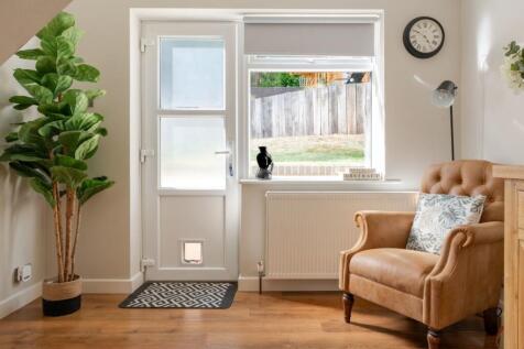 15 Barry Gardens-...