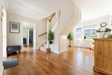 15 Barry Gardens-...