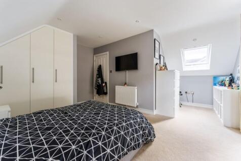 15 Barry Gardens-...