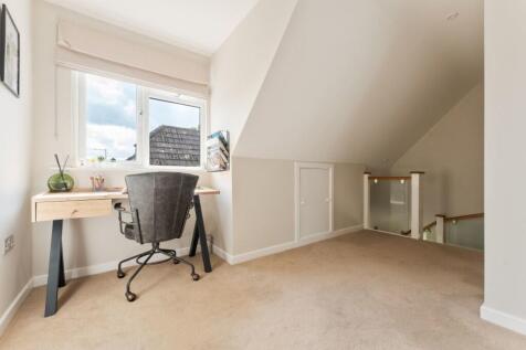 15 Barry Gardens-...