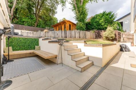 15 Barry Gardens-...