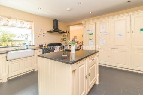 Kitchen image 3