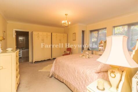 Bedroom 1 image 4